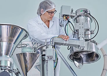 Kora utiliza el transportador por vacío piFLOW®p de Piab para el llenado eficiente de superalimentos