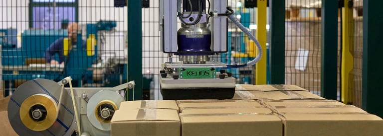 Productivité accrue dans l’emballage et la palettisation des boîtes.