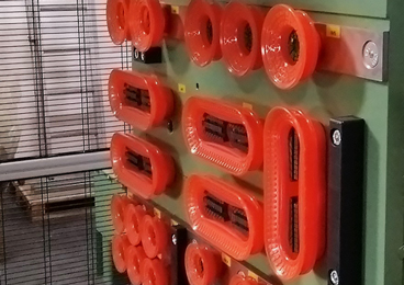 Die DURAFLEX® Friction Cups von Piab spielen eine wichtige Rolle im Pick-and-Place-System von Gruppo Esea, Zulieferer eines führenden Herstellers von Automobilbatterien.