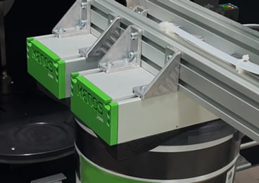 Mit Kenos® KVG120 Flächengreifern von Piab entwickelte die DromontGroup ein erfolgreiches Pick-and-Place-System für eine Farbproduktionslinie in einem großen britischen Chemieunternehmen.