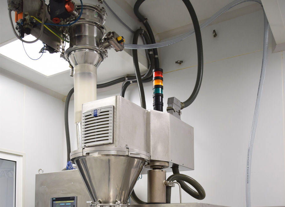 Feeding material to and from milling and grinding