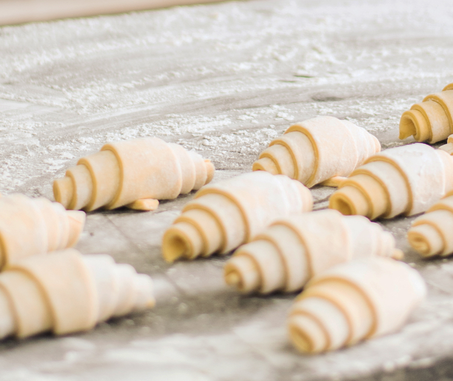 Baking goods conveying automation