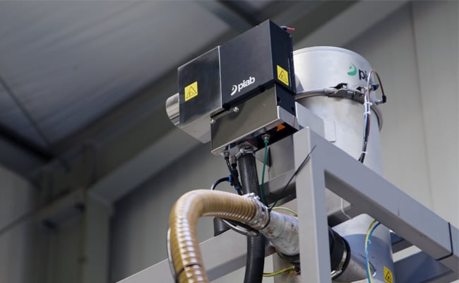 piFLOW®f feeding a coffee capsule filling machine